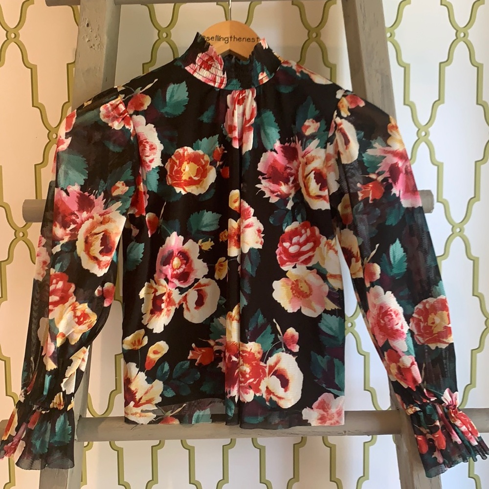 Lovely floral girls blouse with ruffled sleeve